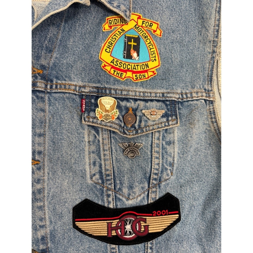Vintage Levis Denim Vest XL Riding For Christian Motorcycles Patches Harley Pins - Picture 8 of 16